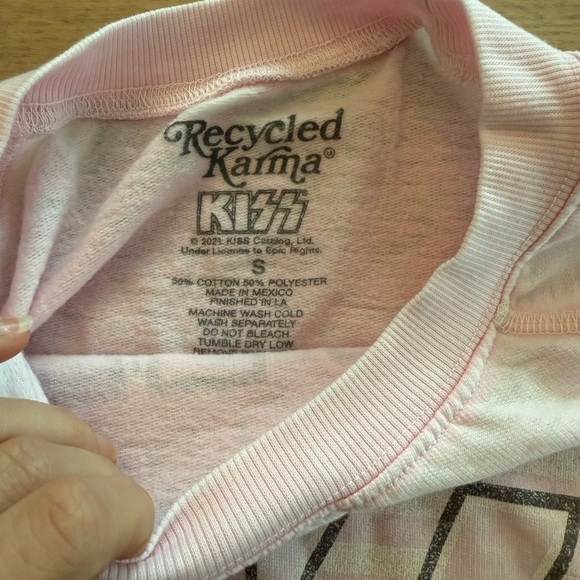 Recycled Karma | KISS sweatshirt | pink | size small - Picture 3 of 5